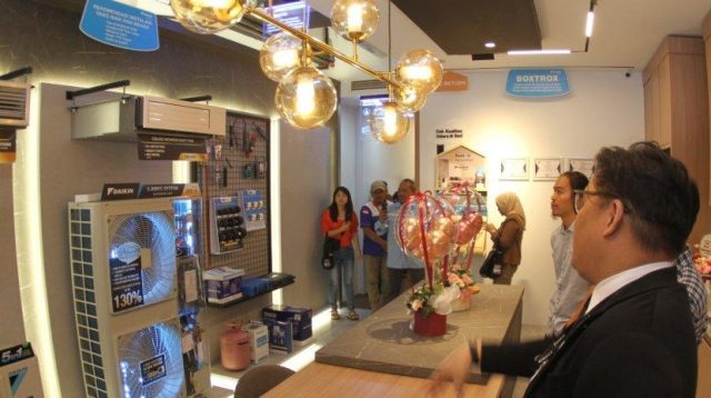 PT Daikin Airconditioning Indonesia (DAIKIN) bermitra dengan CV Berkat Jaya resmi membuka layanan showroom Daikin Proshop di Kota Pekanbaru